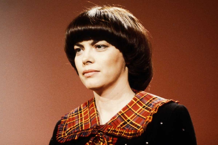 Мирей Матье прическа сессон