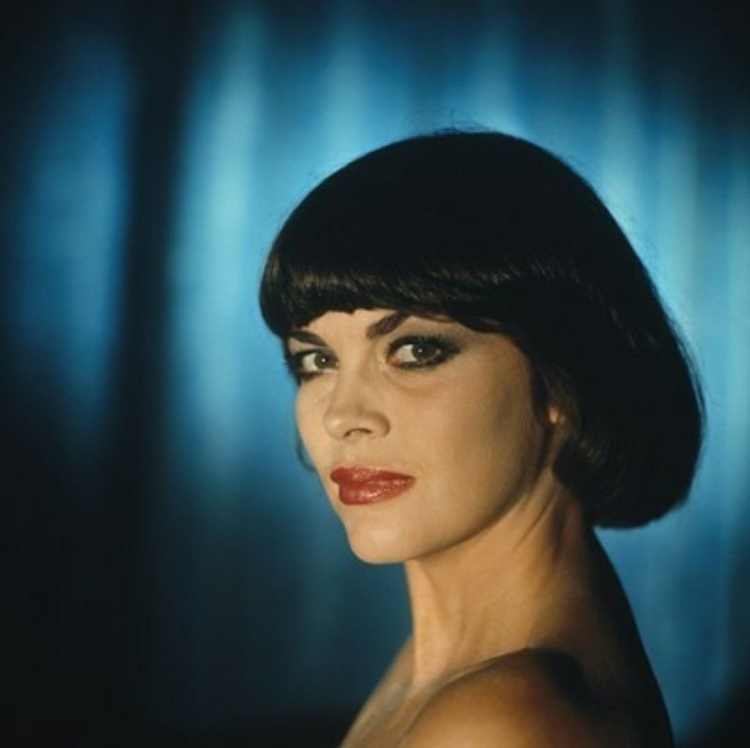 Стрижка Мирей Матье сессон