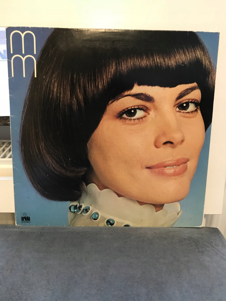 Мирей Матье прическа сессон