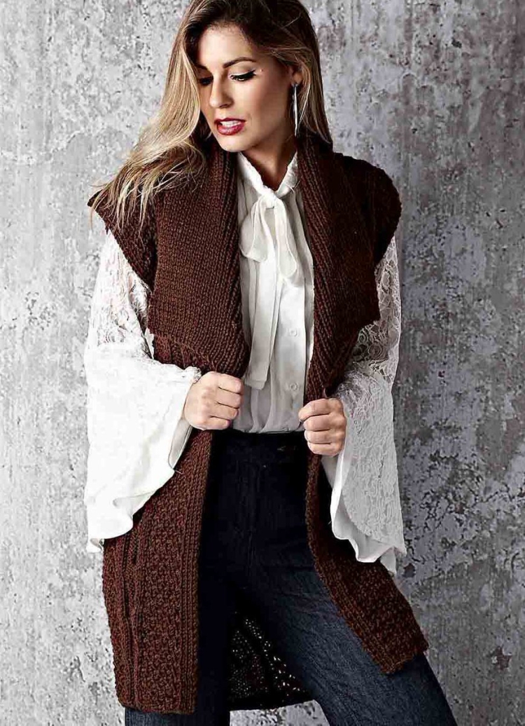 Вязаный удлиненный жилет