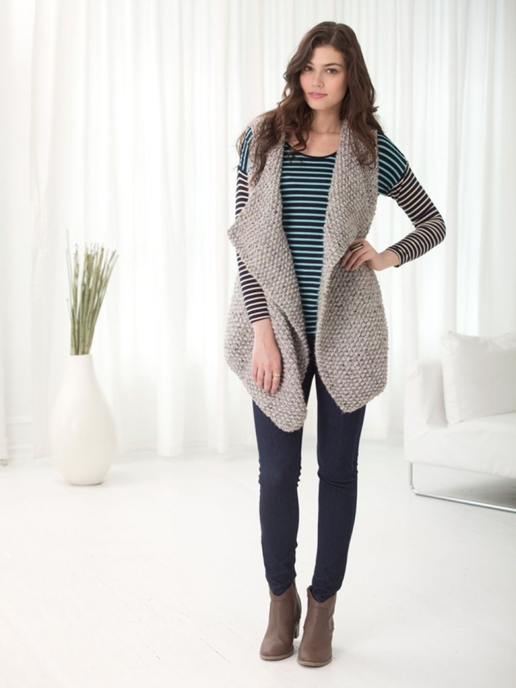 Стильный вязаный удлиненный жилет