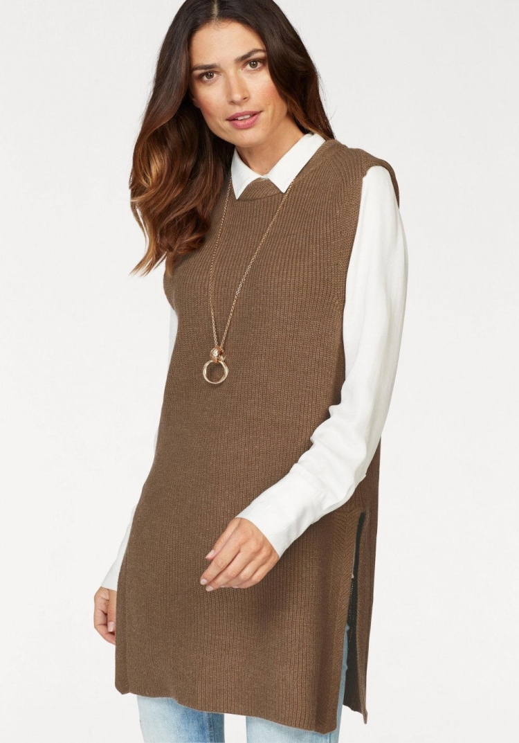 Жилетка с боковым разрезом