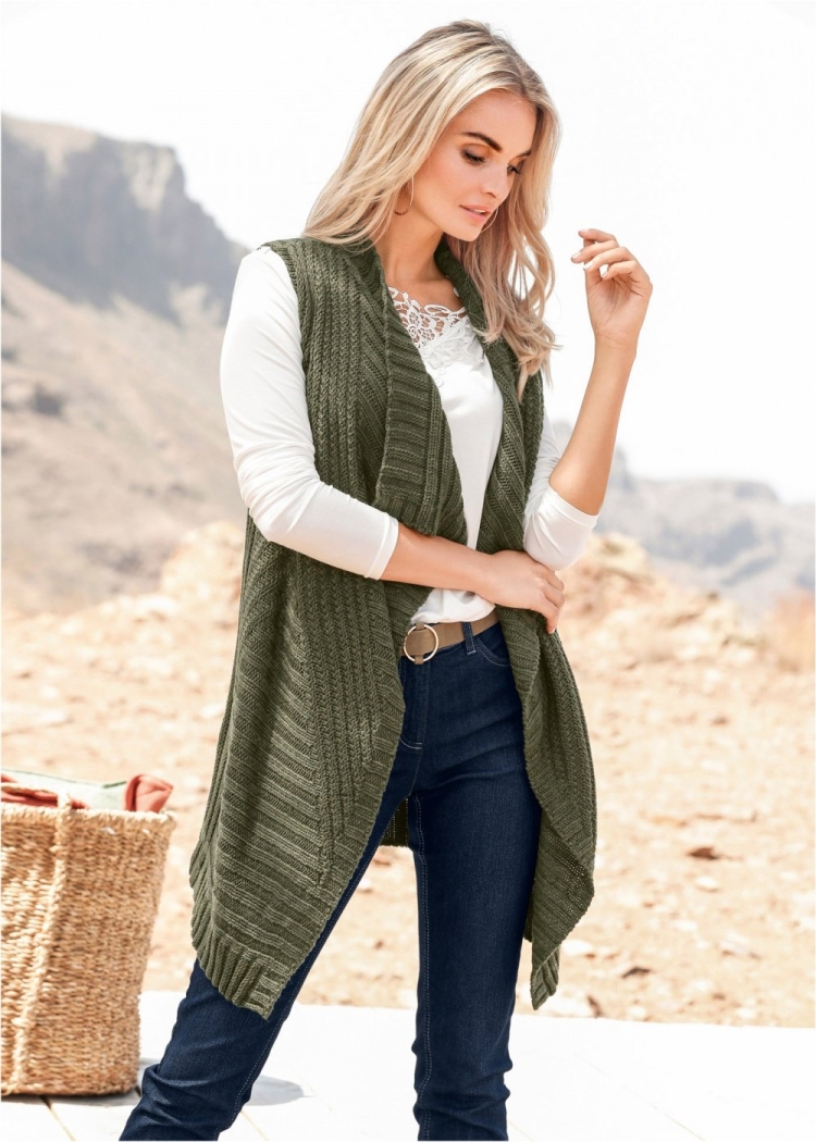 Длинный вязаный жилет