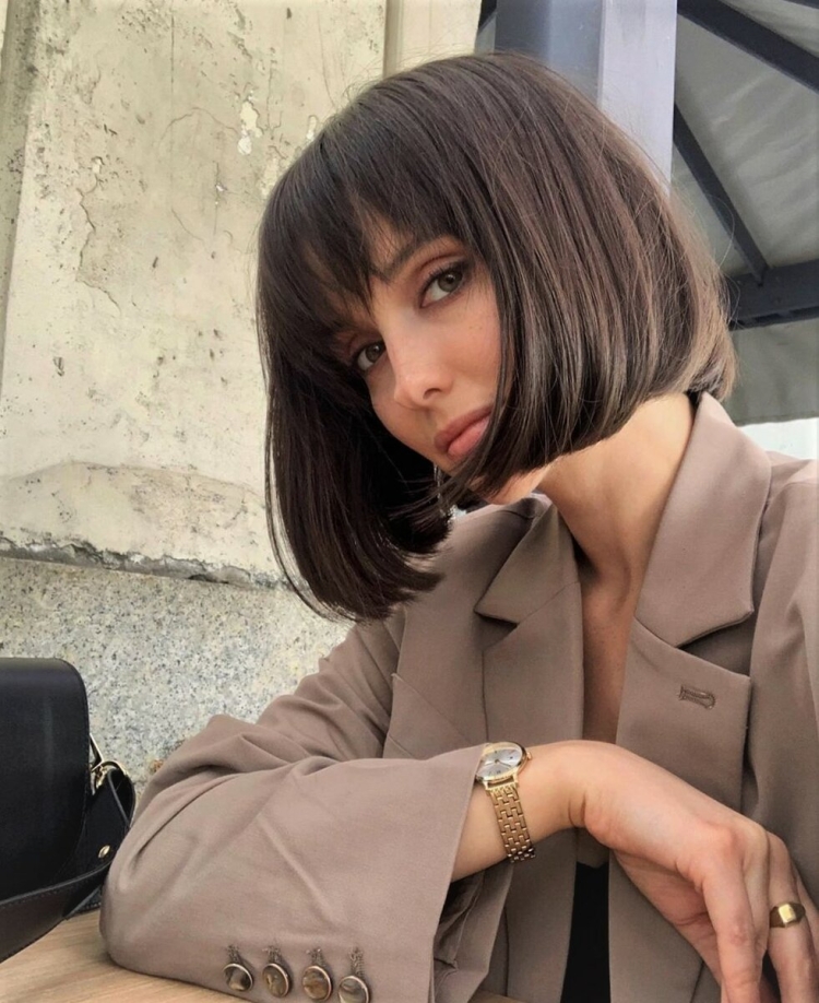 Темный Боб каре с челкой