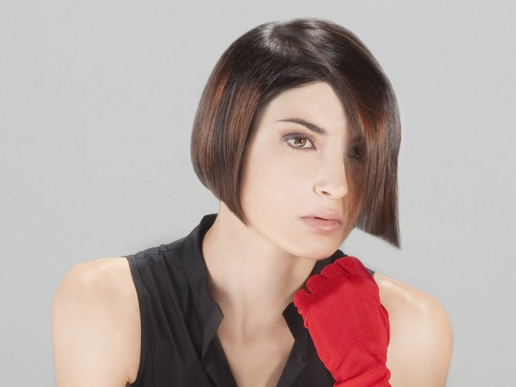 Любовь Аксенова стрижка каре ассиметричная