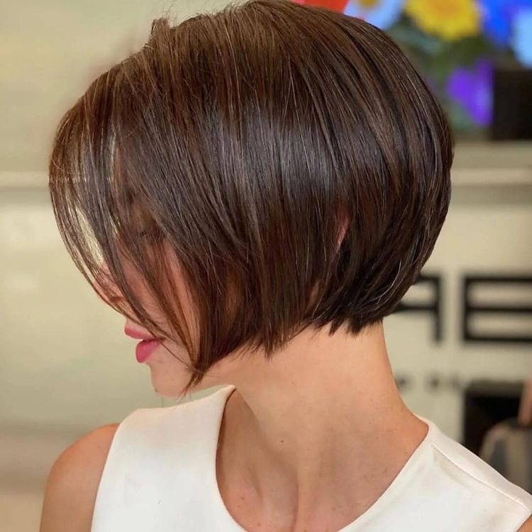 Стрижка Боб градуированный на короткие волосы 2022