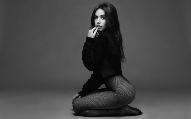 Фотосессии в боди в студии для девушек