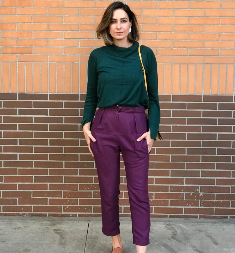 Образ с фиолетовыми брюками