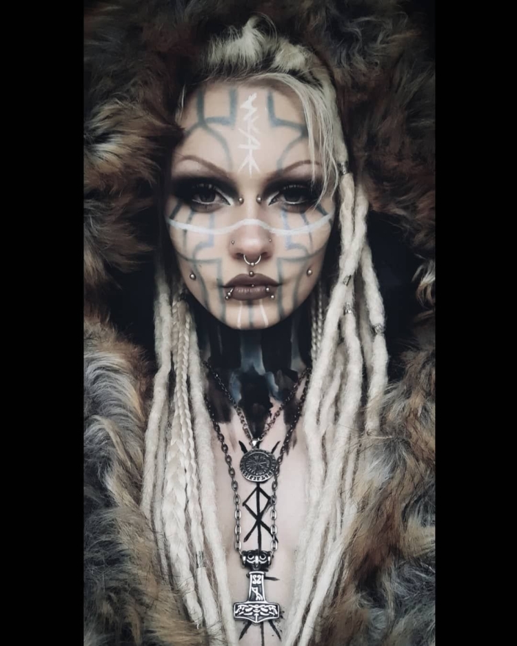 Грим в стиле женщины Викинги