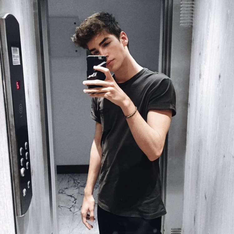 Ману Риос 16