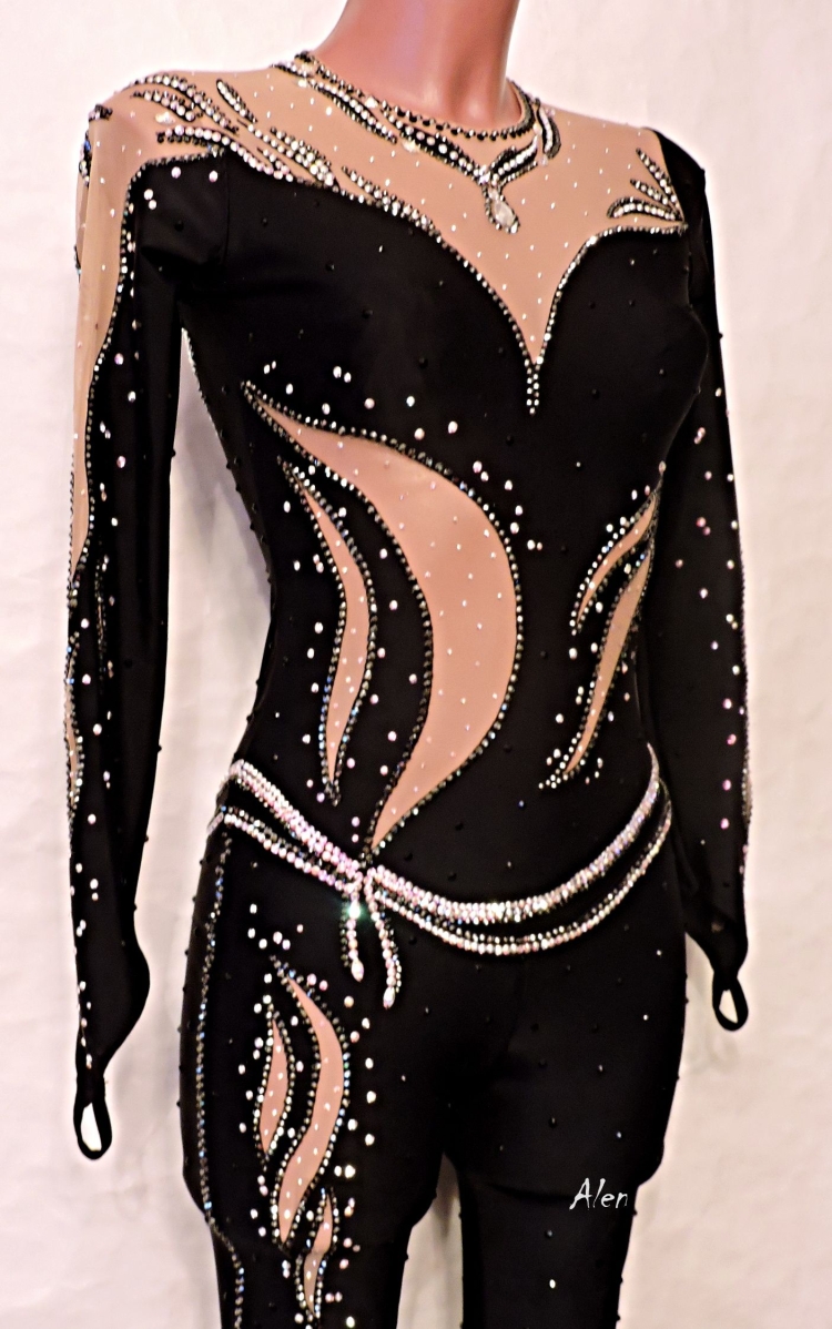 Гимнастический комбинезон со стразами