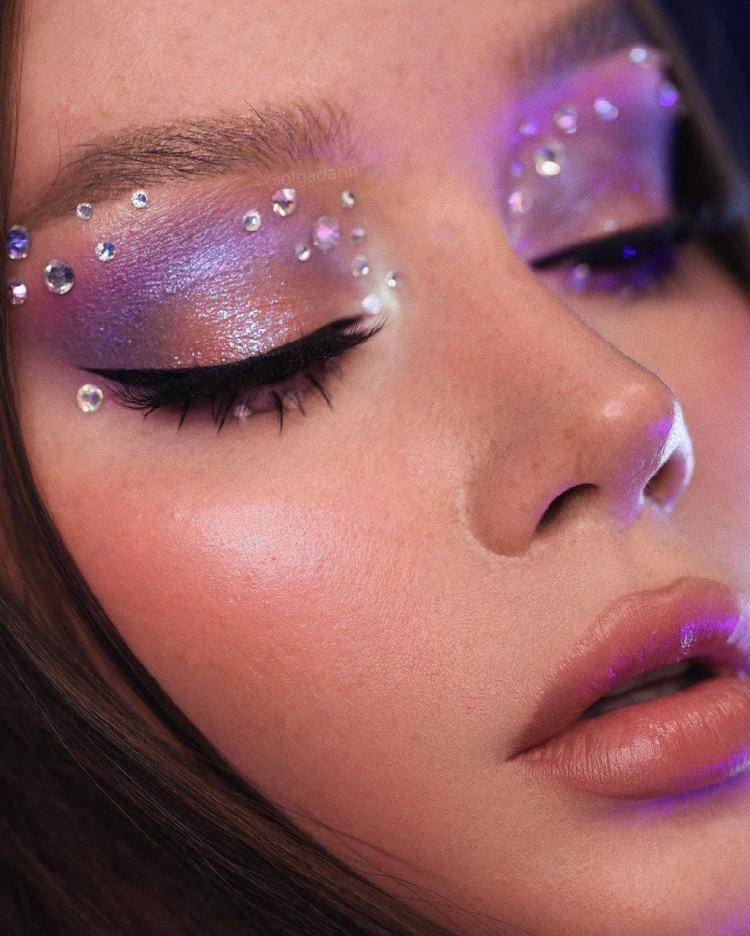Стразы на лицо