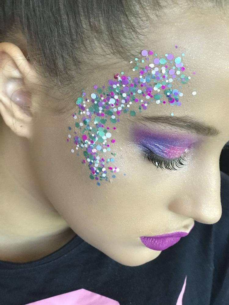 Макияж с блестками