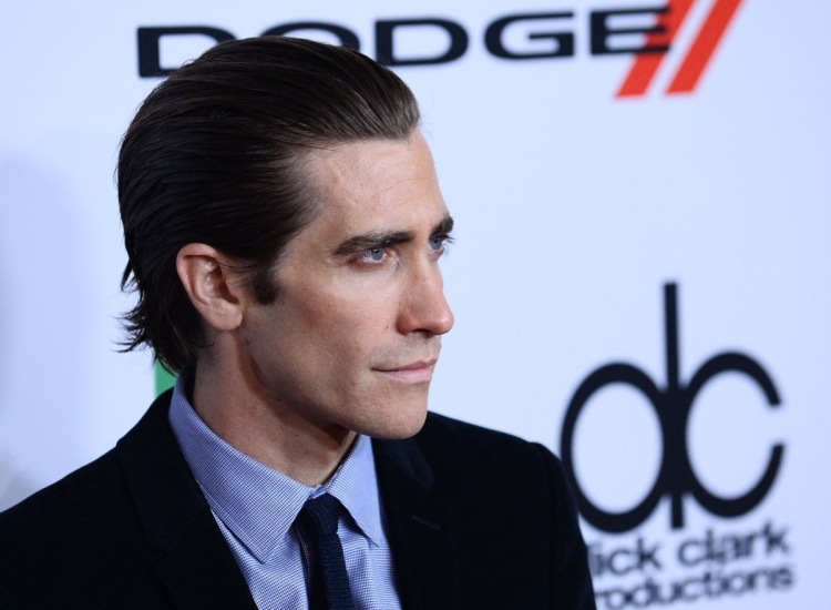 Джейк Джилленхол зачес назад