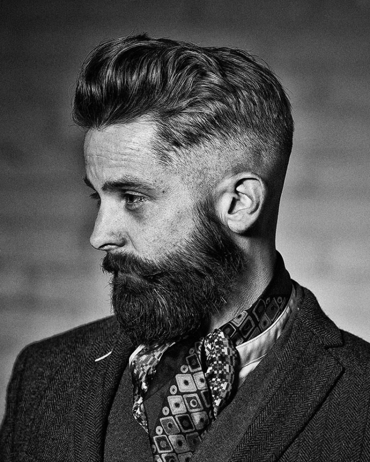 Помпадур прическа и борода