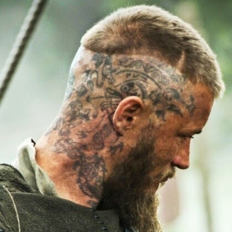 Рагнар Лодброк прическа