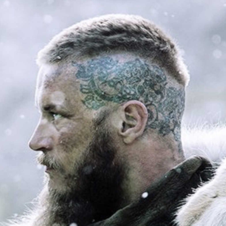 Рагнар Лодброк короткая стрижка