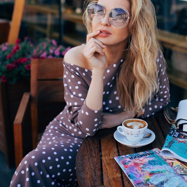 Фотосессия в кафе девушка