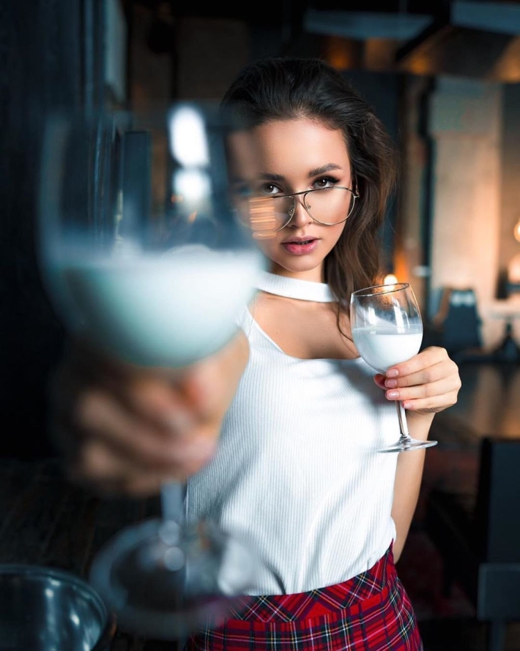 Девушка в ресторане