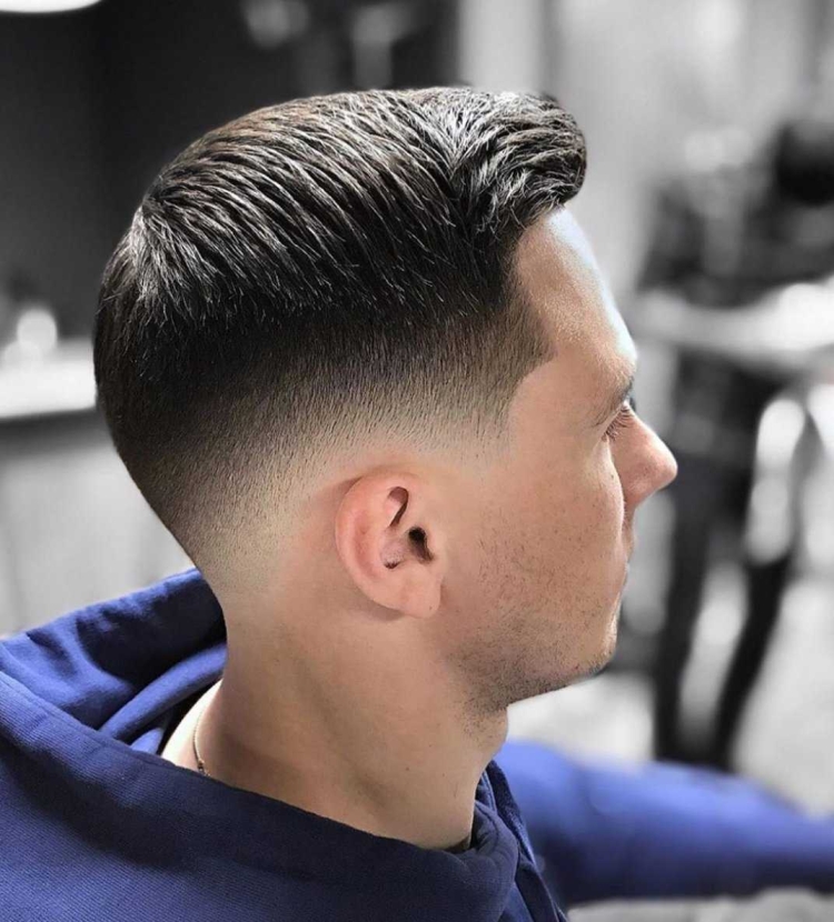 Стрижка фейд (Fade) полубокс