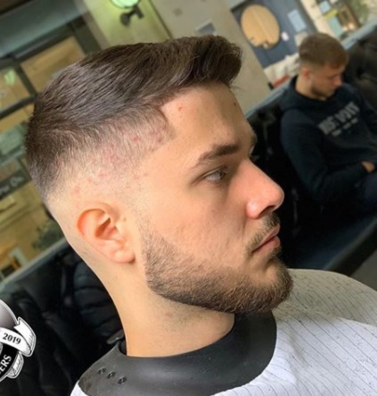 Гранж стрижка полубокс