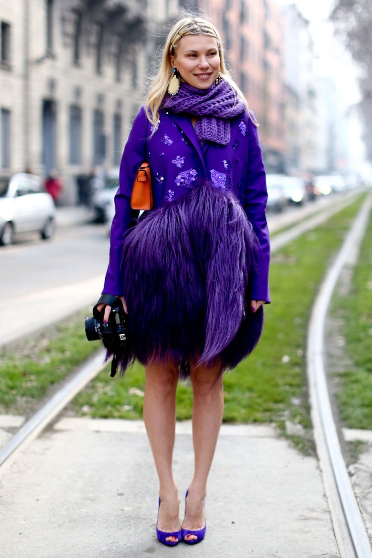 Лук с фиолетовым пальто