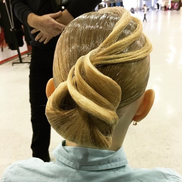 Детская прическа для бальных танцев