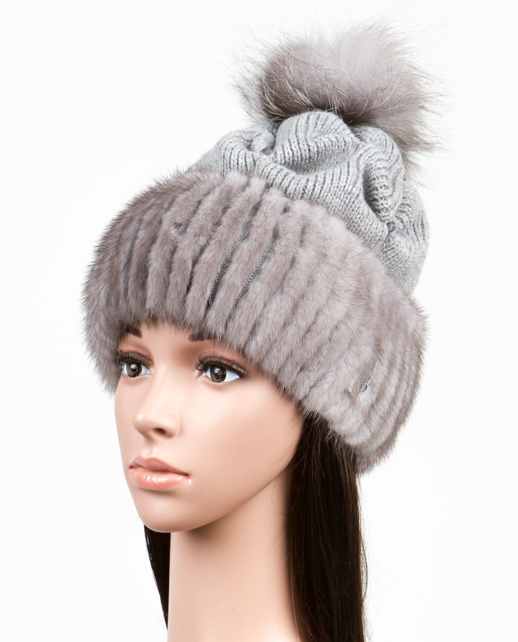 Вязаные шапки с меховой отделкой