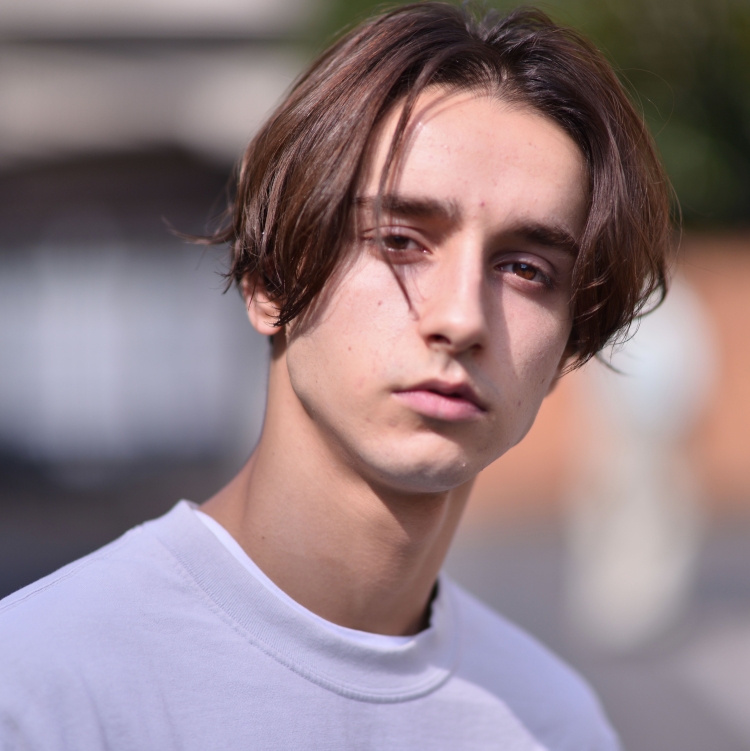 Мужские стрижки с пробором посередине