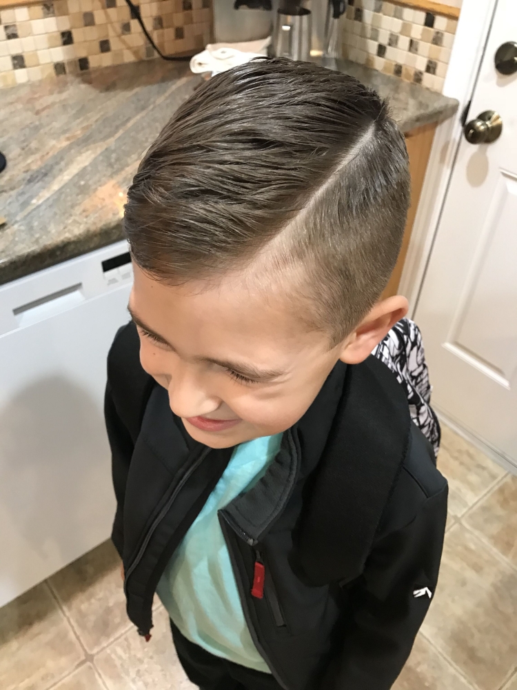 Прическа для мальчика с пробором