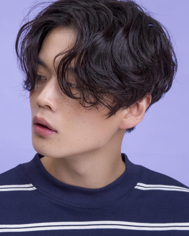 Мужское каре на волнистые волосы