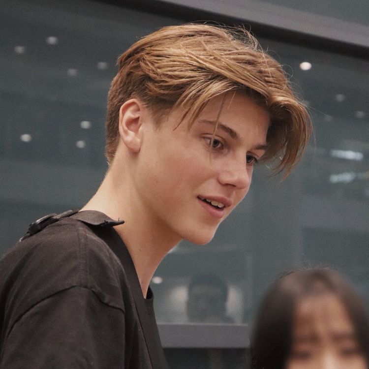 Ruel прическа