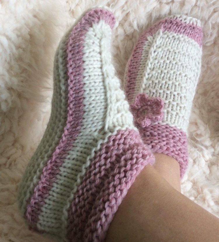 Вязаные тапочки спицами