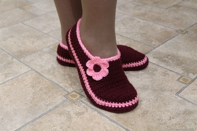 Вязаные домашние тапочки