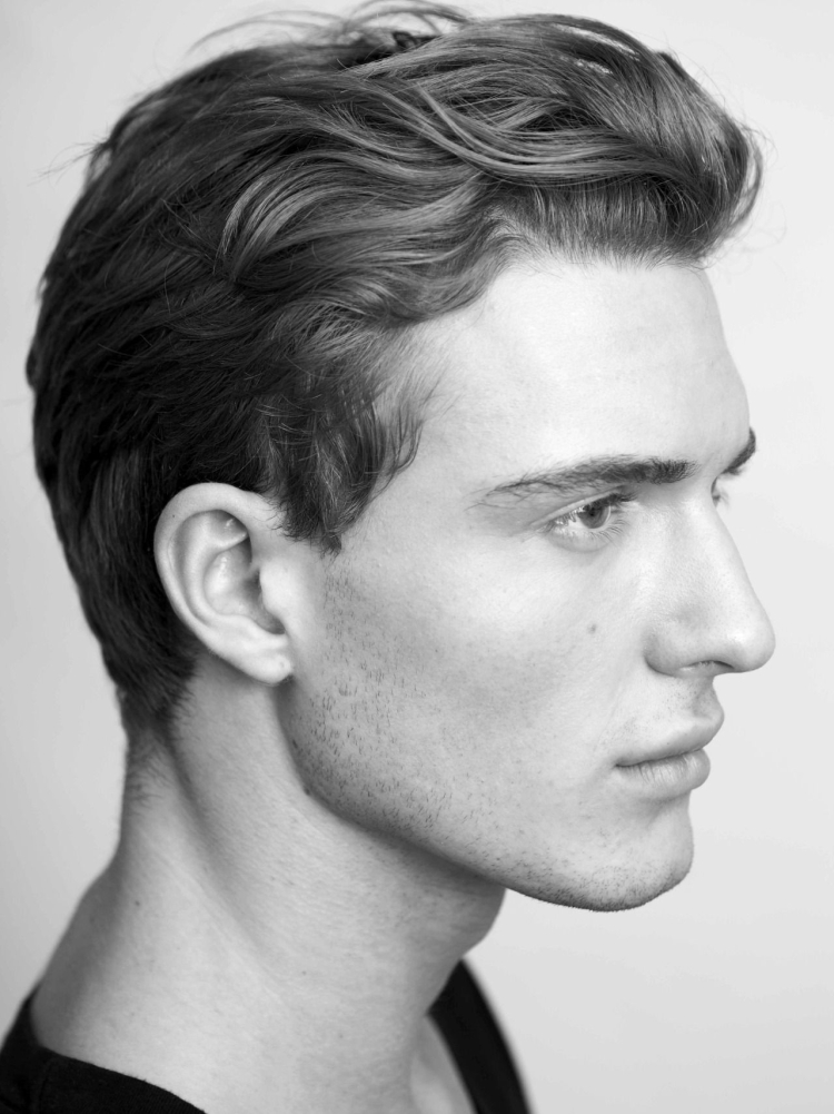 Мужчина в профиль