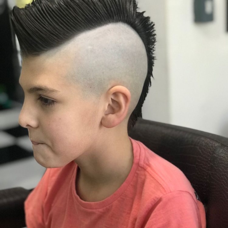 Стрижка ирокез для подростка