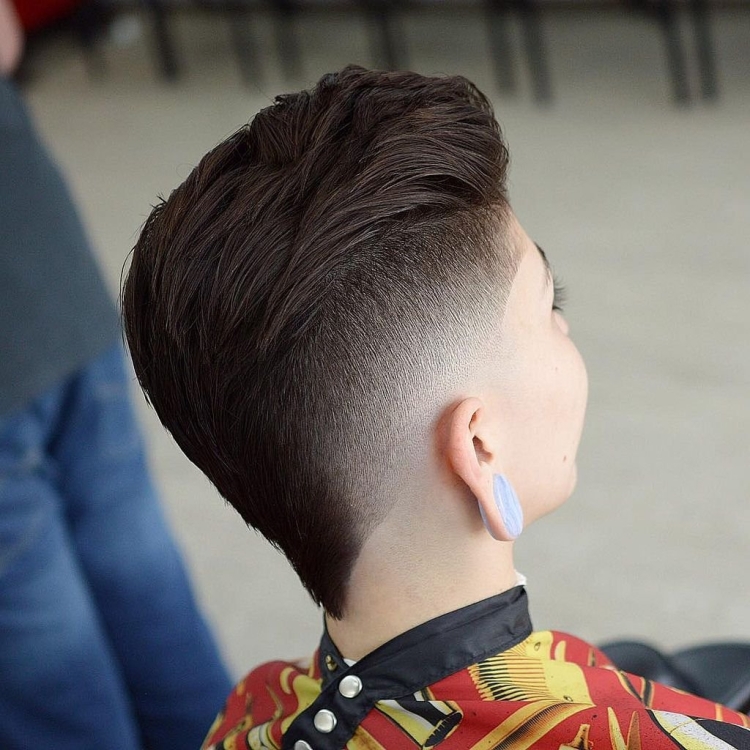 Стрижка с хвостом для мальчика
