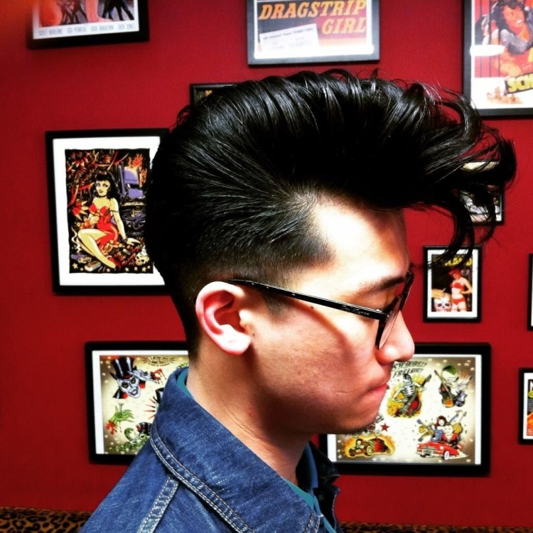 Помпадур прическа Япония