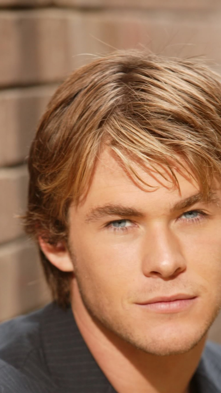 Крис Хемсворт в 20 лет