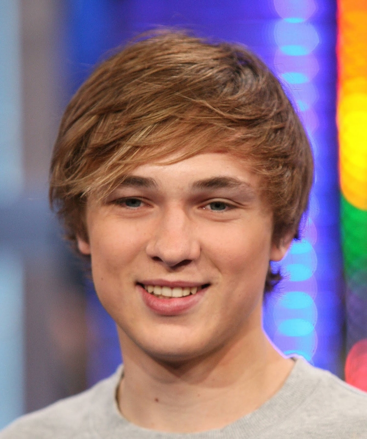 Прическа лохматого подростка мальчика