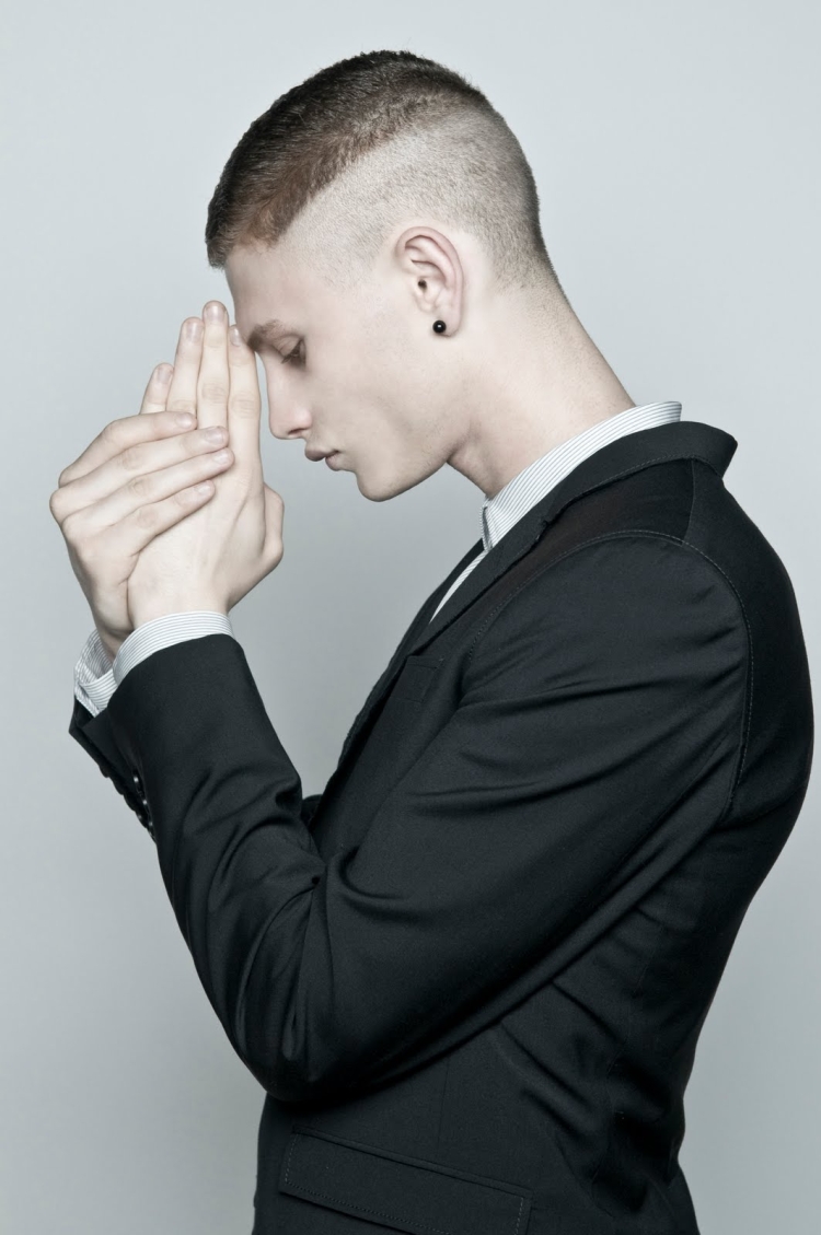 Мужские прически с лысыми боками