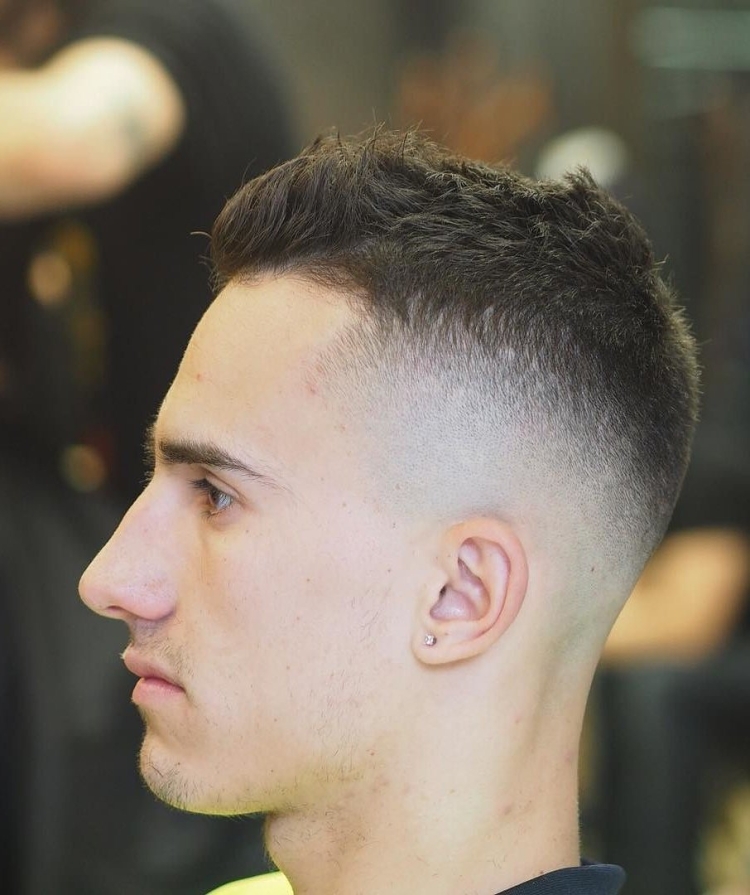 Стрижка фейд полубокс