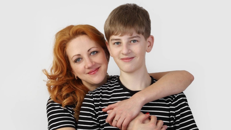 Фотосессия мама и взрослый сын