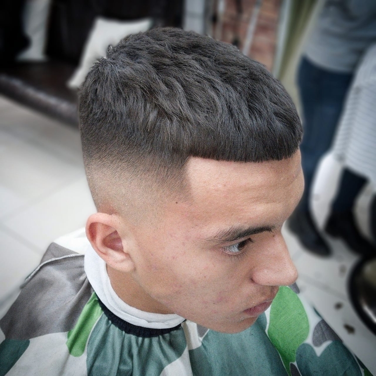 Стрижка барбер фейд