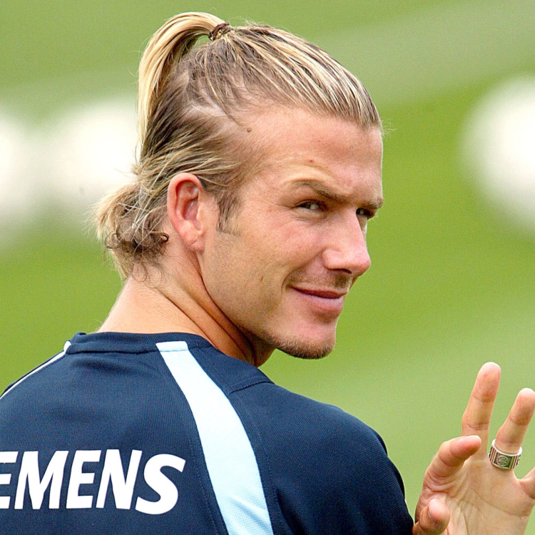 Прическа Дэвида Бекхэма с хвостиком