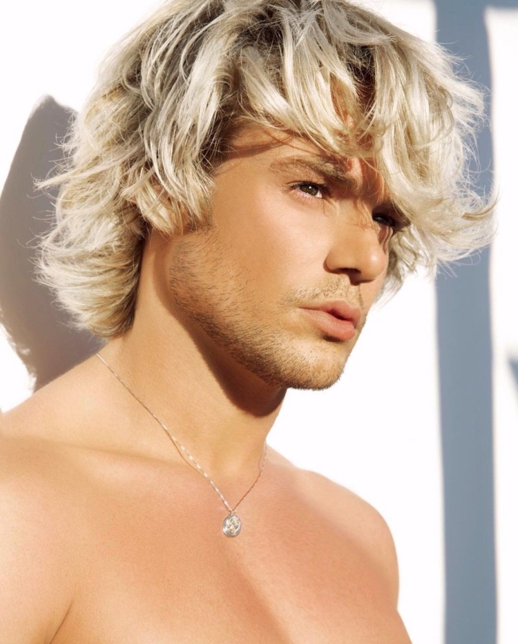 Длинные стрижки для блондинов