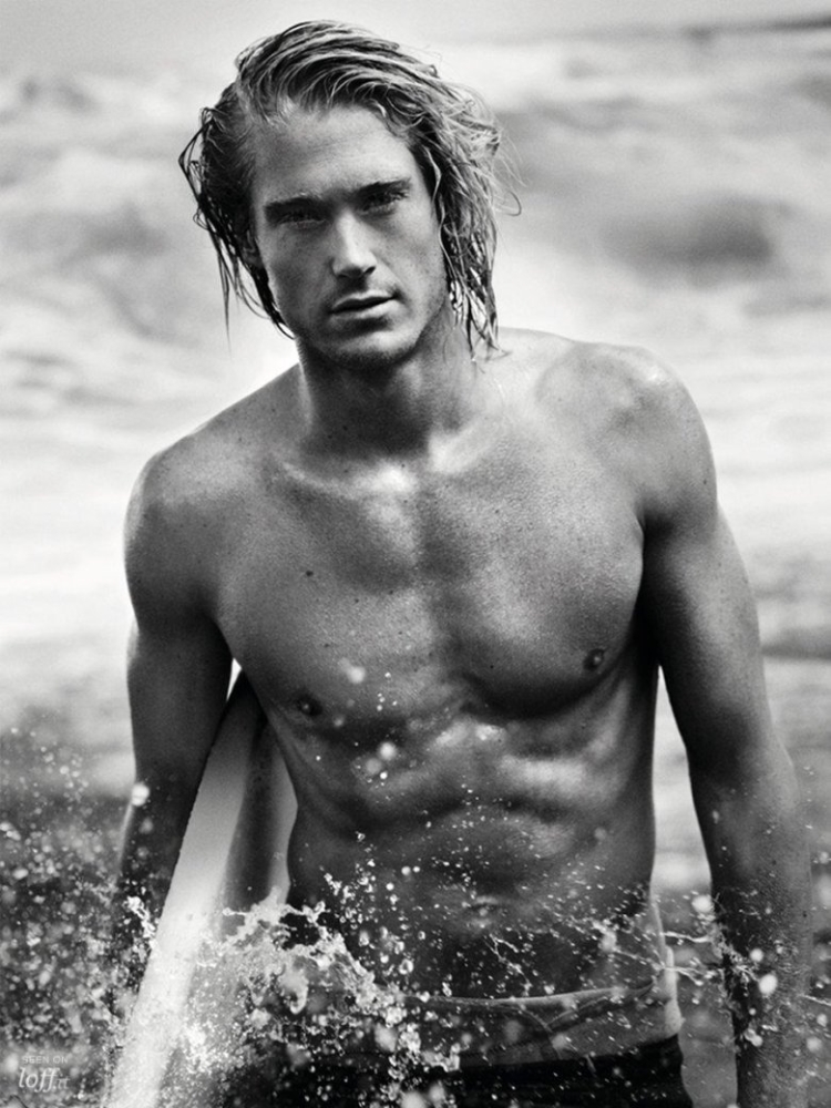 Серфер мужчина