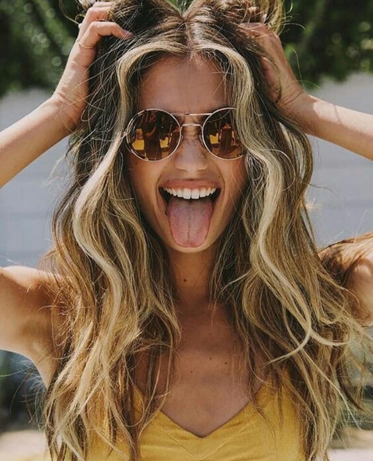 Выгоревшие волосы на солнце