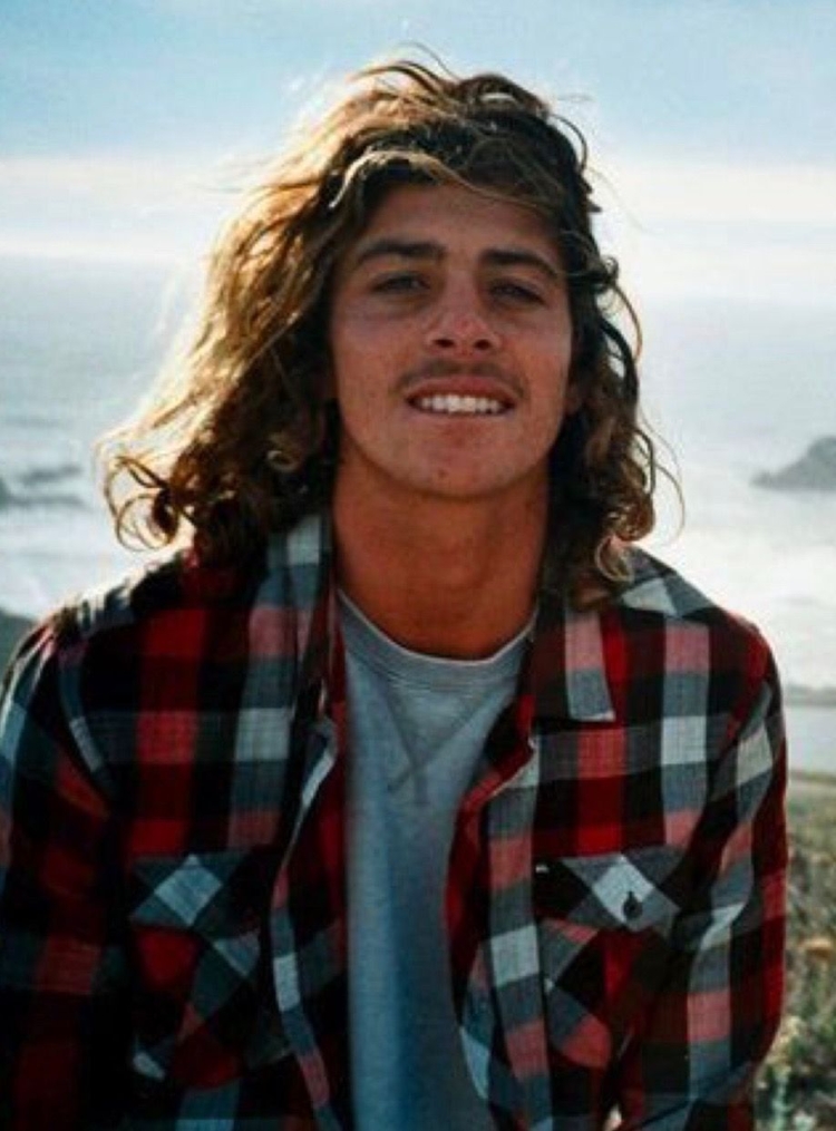 Серферский стиль в одежде мужчины