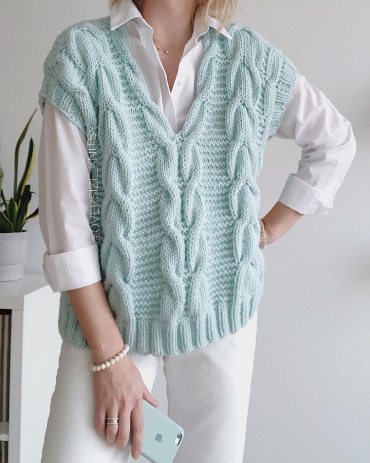 Вязаные жилетки 2023